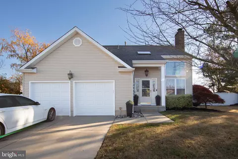 13 Sugarmaple Ln, Sicklerville, NJ 08081