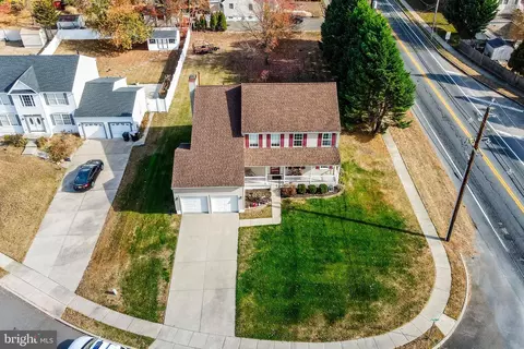 2 Autumn Ct, Blackwood, NJ 08012