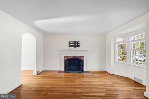 Living - 600 Graisbury Ave, Haddonfield, NJ 08033 photo 3 of 14