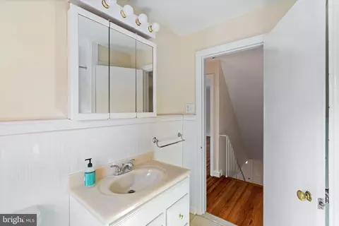 Bath - 600 Graisbury Ave, Haddonfield, NJ 08033 photo 3 of 3