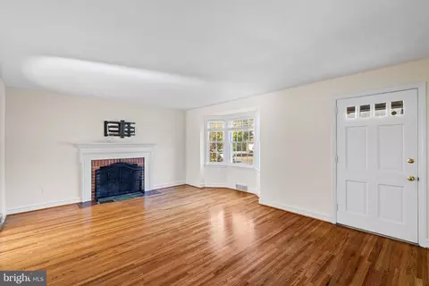 Living - 600 Graisbury Ave, Haddonfield, NJ 08033 photo 2 of 14