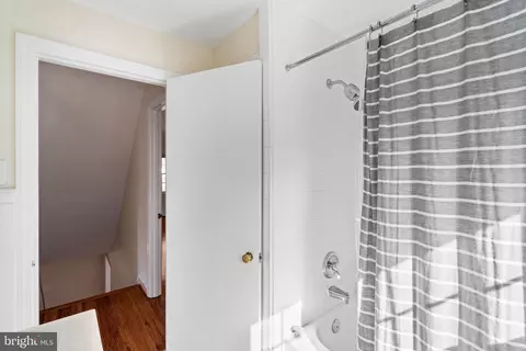 Bath - 600 Graisbury Ave, Haddonfield, NJ 08033 photo 2 of 3