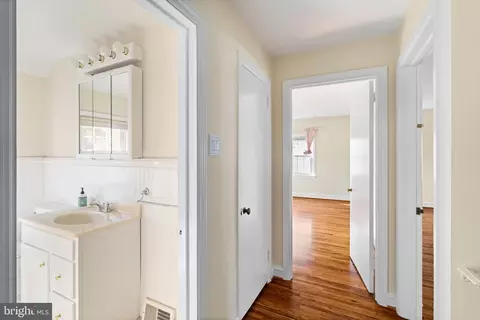 Entry Way - 600 Graisbury Ave, Haddonfield, NJ 08033 photo 4 of 4