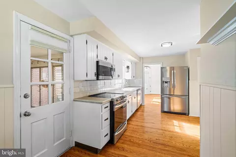 Entry Way - 600 Graisbury Ave, Haddonfield, NJ 08033 photo 2 of 4