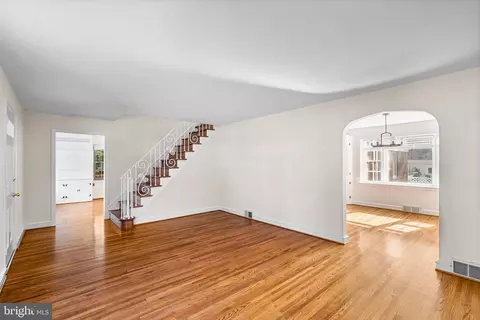 Living - 600 Graisbury Ave, Haddonfield, NJ 08033 photo 4 of 14