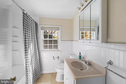 Bath - 600 Graisbury Ave, Haddonfield, NJ 08033 photo 1 of 3