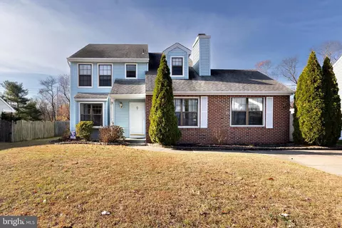 8 Locust Dr, Blackwood, NJ 08012