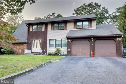 11 Briarwood Dr, Voorhees, NJ 08043