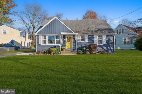 302 W Holly Ave, Oaklyn, NJ 08107