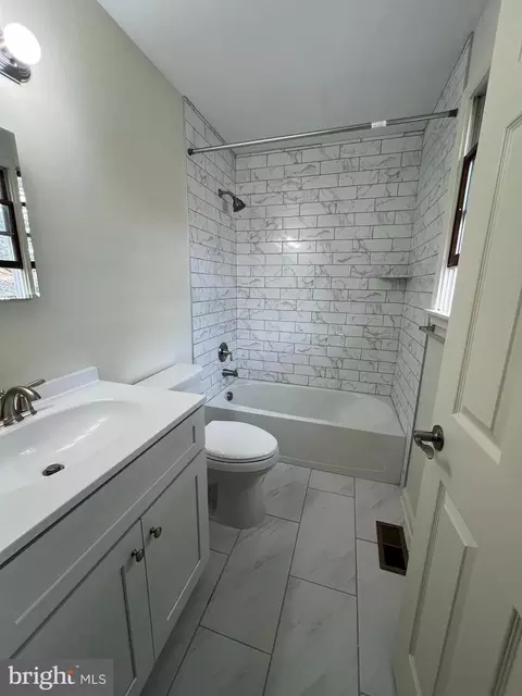 Bath - 516 6th Ave, Lindenwold, NJ 08021 photo 1 of 2