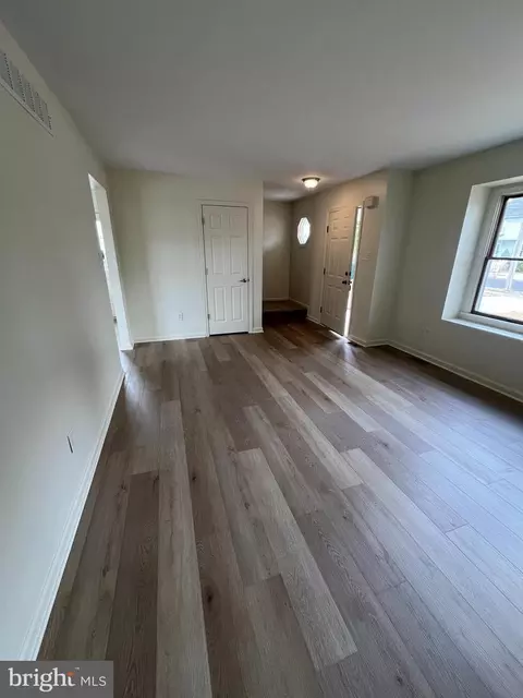 Entry Way - 516 6th Ave, Lindenwold, NJ 08021 photo 1 of 2