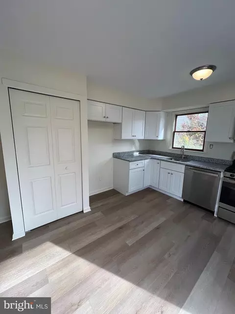 516 6th Ave, Lindenwold, NJ 08021