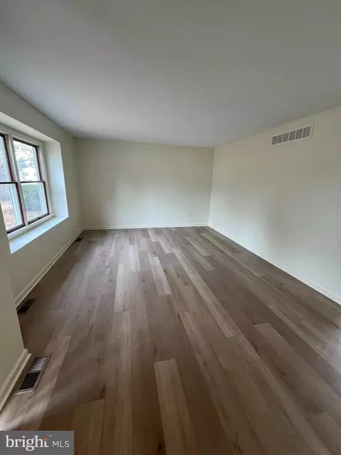Living - 516 6th Ave, Lindenwold, NJ 08021 photo 1 of 1
