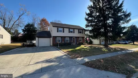 14 Buttonwood Rd, Stratford, NJ 08084