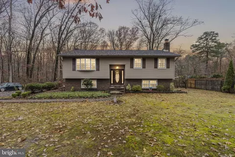 107 Braddock Ave, Hammonton, NJ 08037