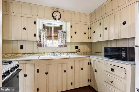 313 W Evesham Rd, Runnemede, NJ 08078 photo 9