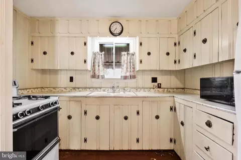 313 W Evesham Rd, Runnemede, NJ 08078 photo 10