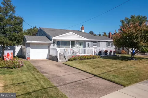 155 Sunnyside Ln, Bellmawr, NJ 08031