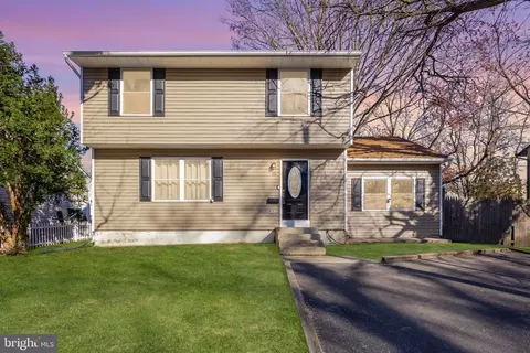 15 Hidden Dr, Lindenwold, NJ 08021