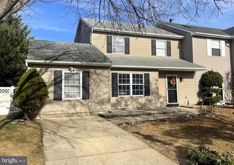 22 Harvest Ln, Sicklerville, NJ 08081