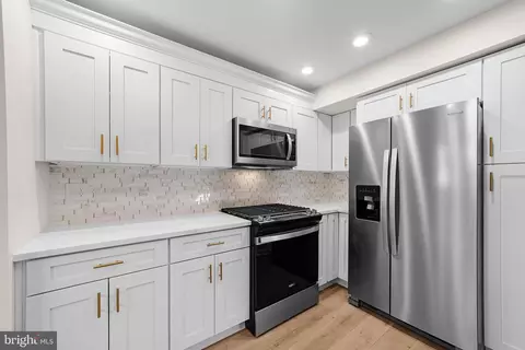 Entry Way - 438 Scott Ave, Lindenwold, NJ 08021 photo 1 of 3