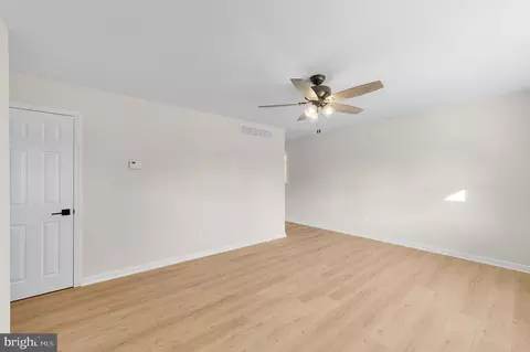 Living - 438 Scott Ave, Lindenwold, NJ 08021 photo 6 of 6