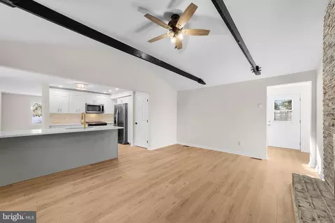Living - 438 Scott Ave, Lindenwold, NJ 08021 photo 5 of 6