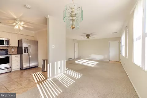 Living - 5 Pine Ave, Hammonton, NJ 08037 photo 2 of 3