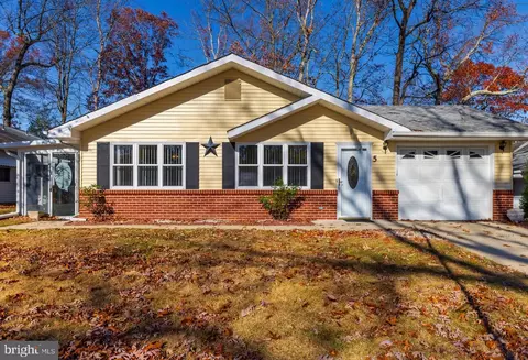 5 Pine Ave, Hammonton, NJ 08037