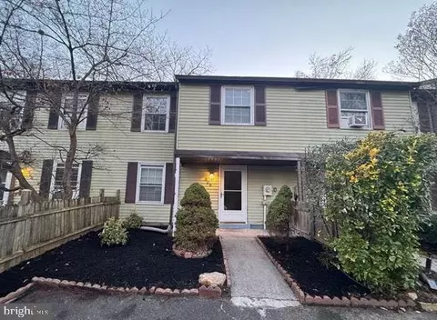 508 W Loch Lomond Dr, Sicklerville, NJ 08081