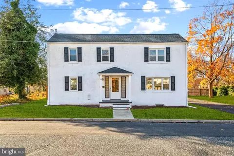13 Baptist Ln, Blackwood, NJ 08012