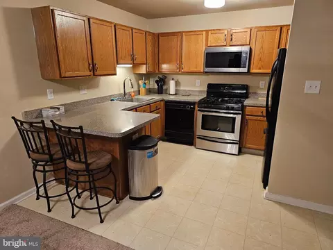 45 High Meadows Dr, Sicklerville, NJ 08081