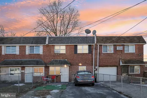 1121 Macarthur Dr, Camden, NJ 08104