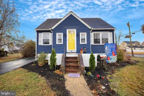 38 5th Ave, Mount Ephraim, NJ 08059