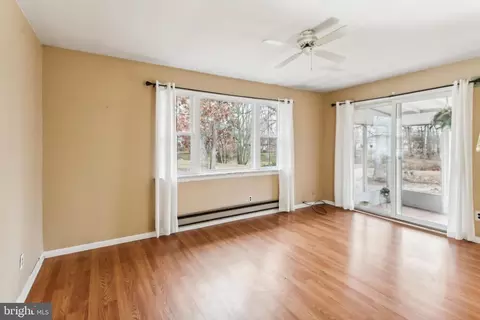 Living - 8 Pine Ave, Hammonton, NJ 08037 photo 4 of 5