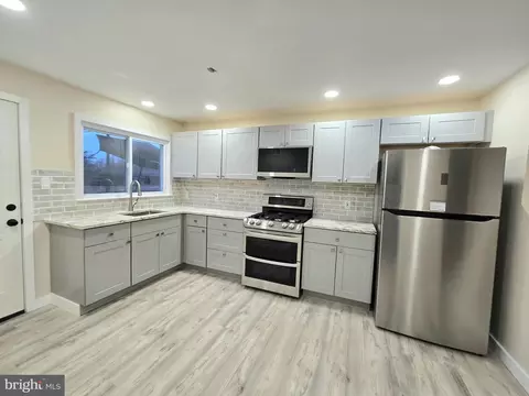 1107 Lake Shr, Camden, NJ 08104