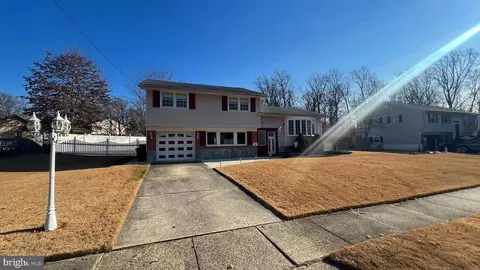 305 Signey Ln, Somerdale, NJ 08083