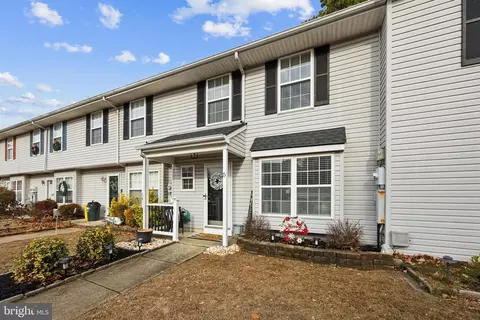 5 Grant Ln, Berlin, NJ 08009