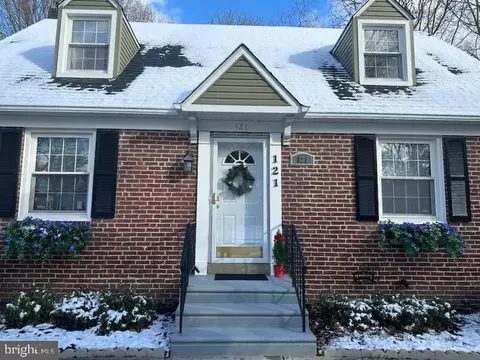121 Edison Ave, Cherry Hill, NJ 08002