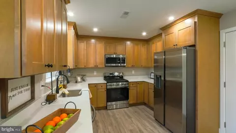 Entry Way - 83 E Atlantic Ave, Clementon, NJ 08021 photo 2 of 5
