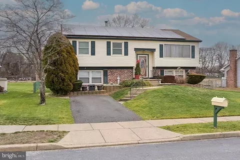 17 Lamppost Ln E, Somerdale, NJ 08083