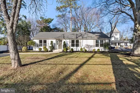 513 W Evesham Ave, Magnolia, NJ 08049