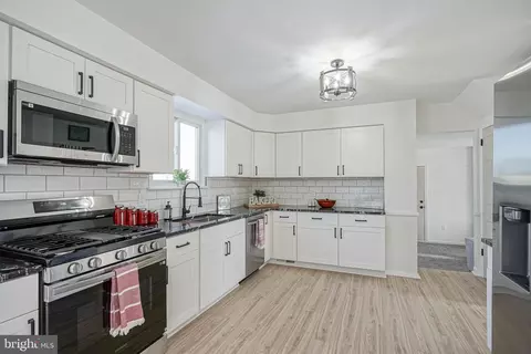 Kitchen - 4 N Fork Rd, Clementon, NJ 08021 photo 2 of 4