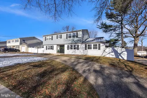 309 Monmouth Dr, Cherry Hill, NJ 08002