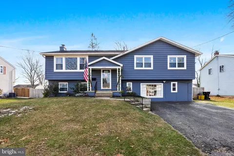 1042 W Somerdale Rd, Somerdale, NJ 08083