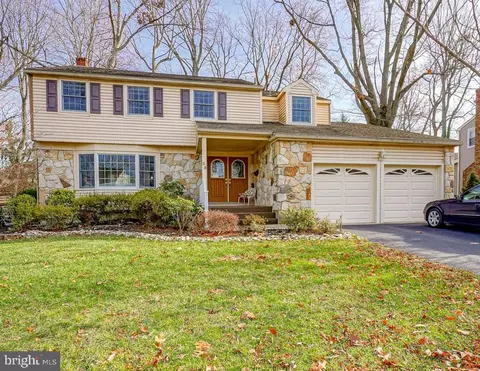 35 Strathmore Dr, Cherry Hill, NJ 08003