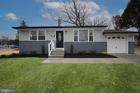 818 Aston Martin Dr, Lindenwold, NJ 08021