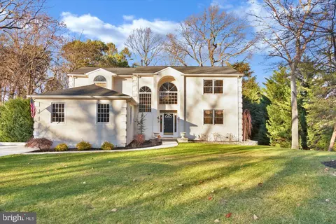 8 Lakeside Dr, Voorhees, NJ 08043