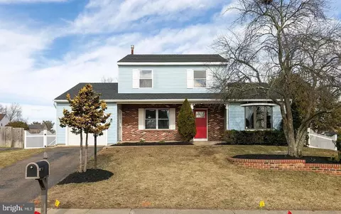 33 Berwick Ln, Sicklerville, NJ 08081