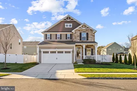 7 Circle Dr, Sicklerville, NJ 08081